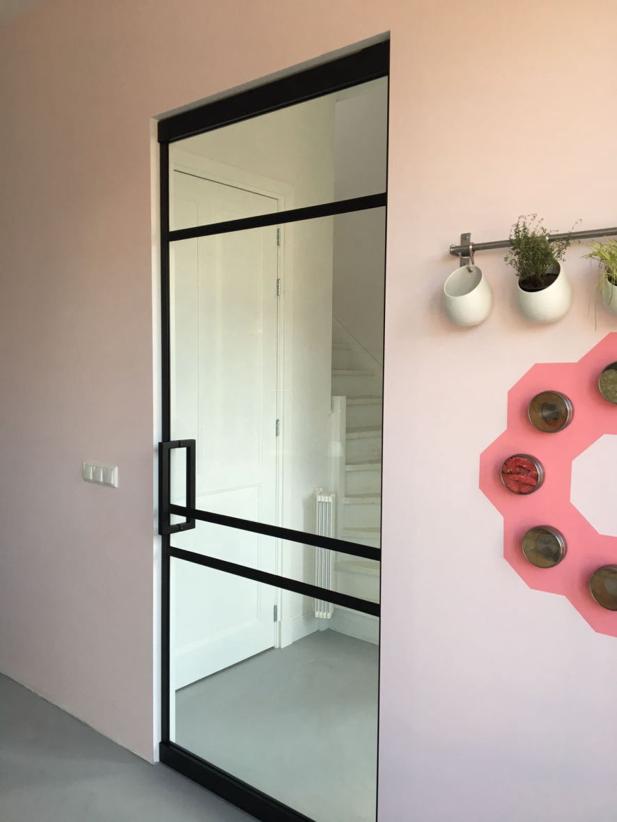 Industrial-Style Drehtüren und Festverglasungen von Glas Scholl.de