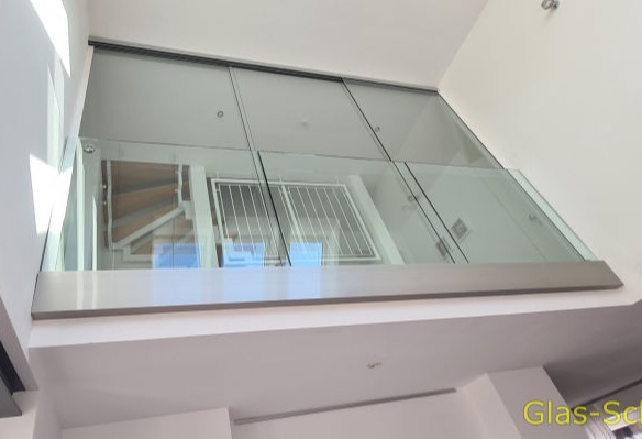 3teilige Schiebetür Atrivant hinter Absturzsicherung aus Glas von Glas Scholl